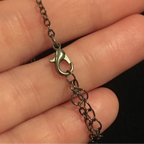 Lion Face Arrowhead Shaped Fashion Jewelry Necklace - Picture 7 of 10